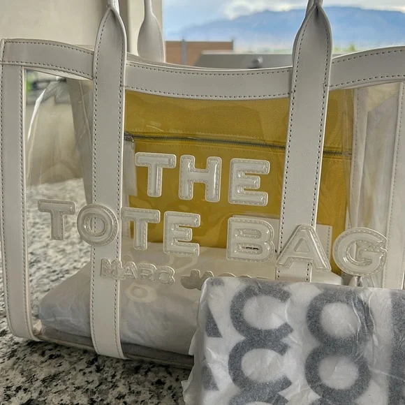 BRAND NEW LARGE THE CLEAR TOTE BAG BY MARC JACOBS! - Picture 15 of 17
